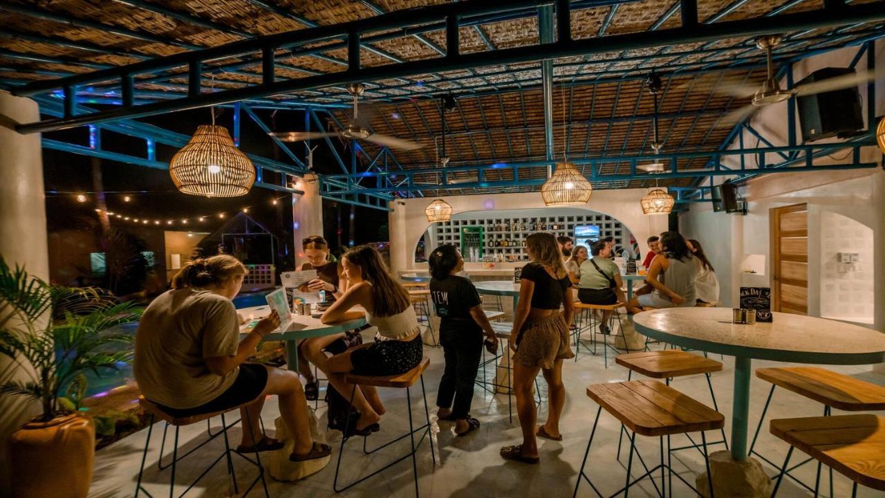 Mad Monkey Panglao Hostel ภายนอก รูปภาพ