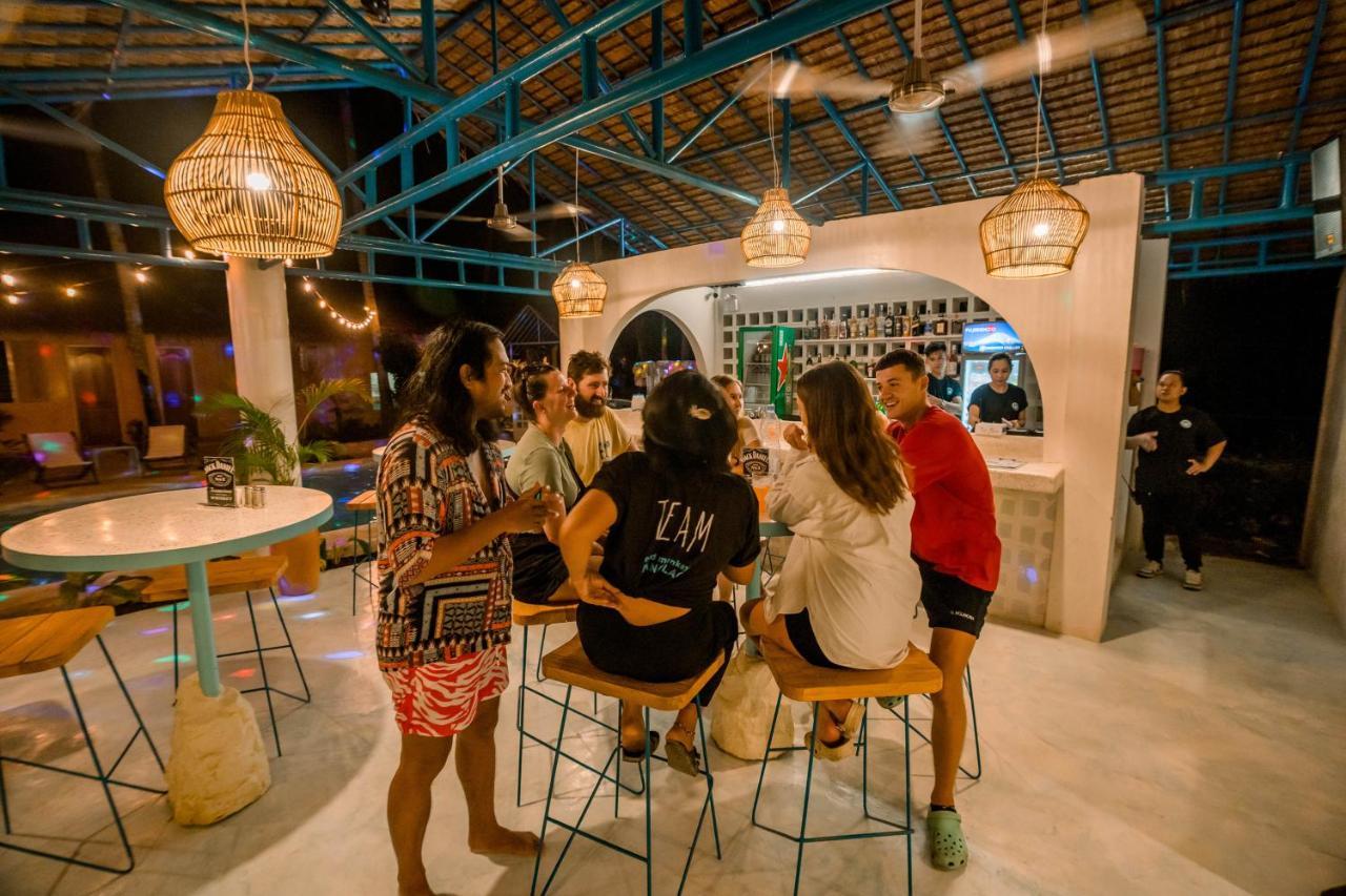 Mad Monkey Panglao Hostel ภายนอก รูปภาพ