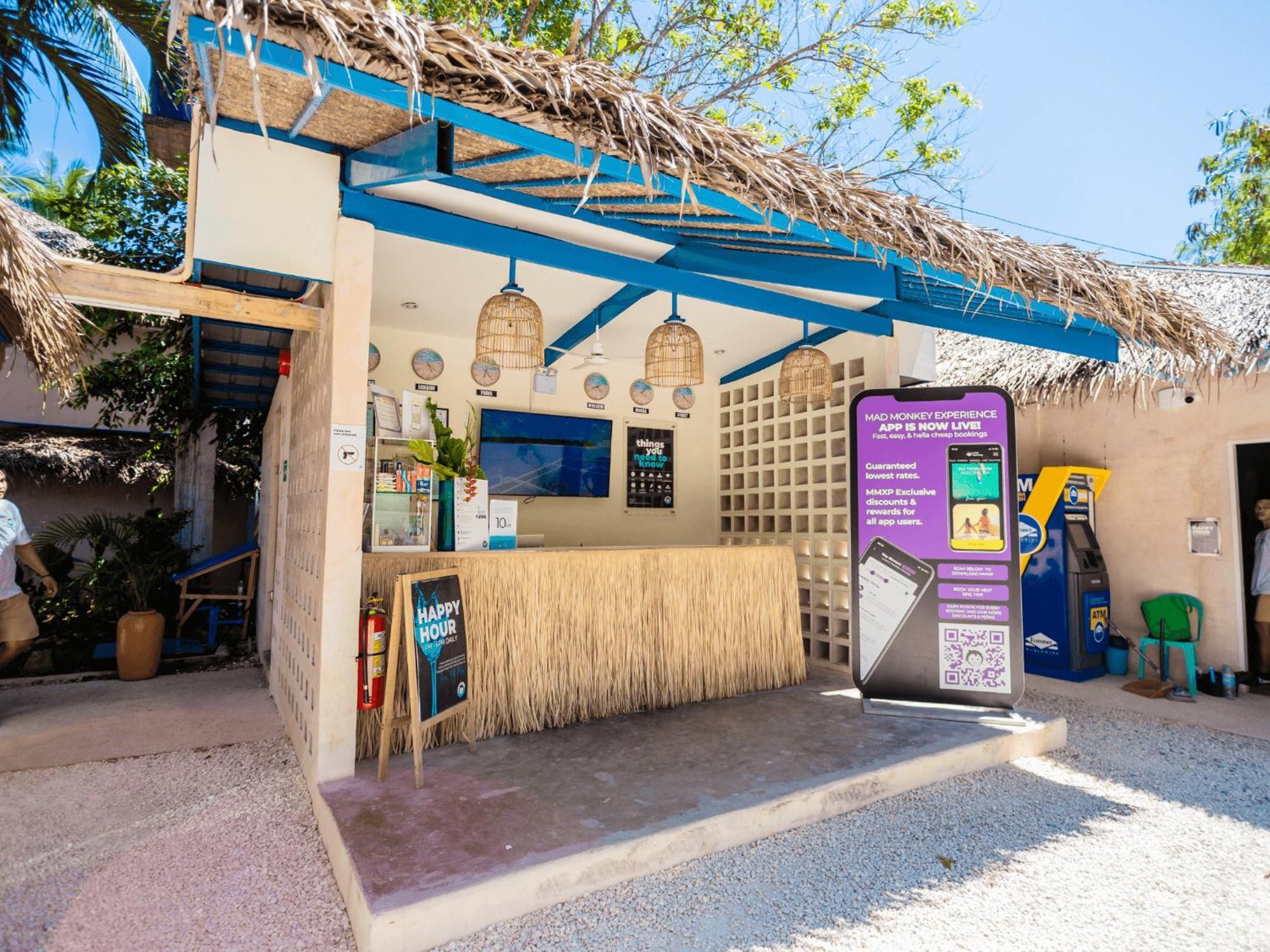 Mad Monkey Panglao Hostel ภายนอก รูปภาพ