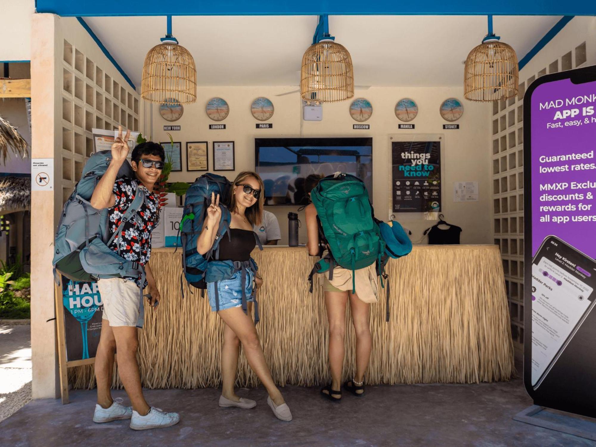 Mad Monkey Panglao Hostel ภายนอก รูปภาพ