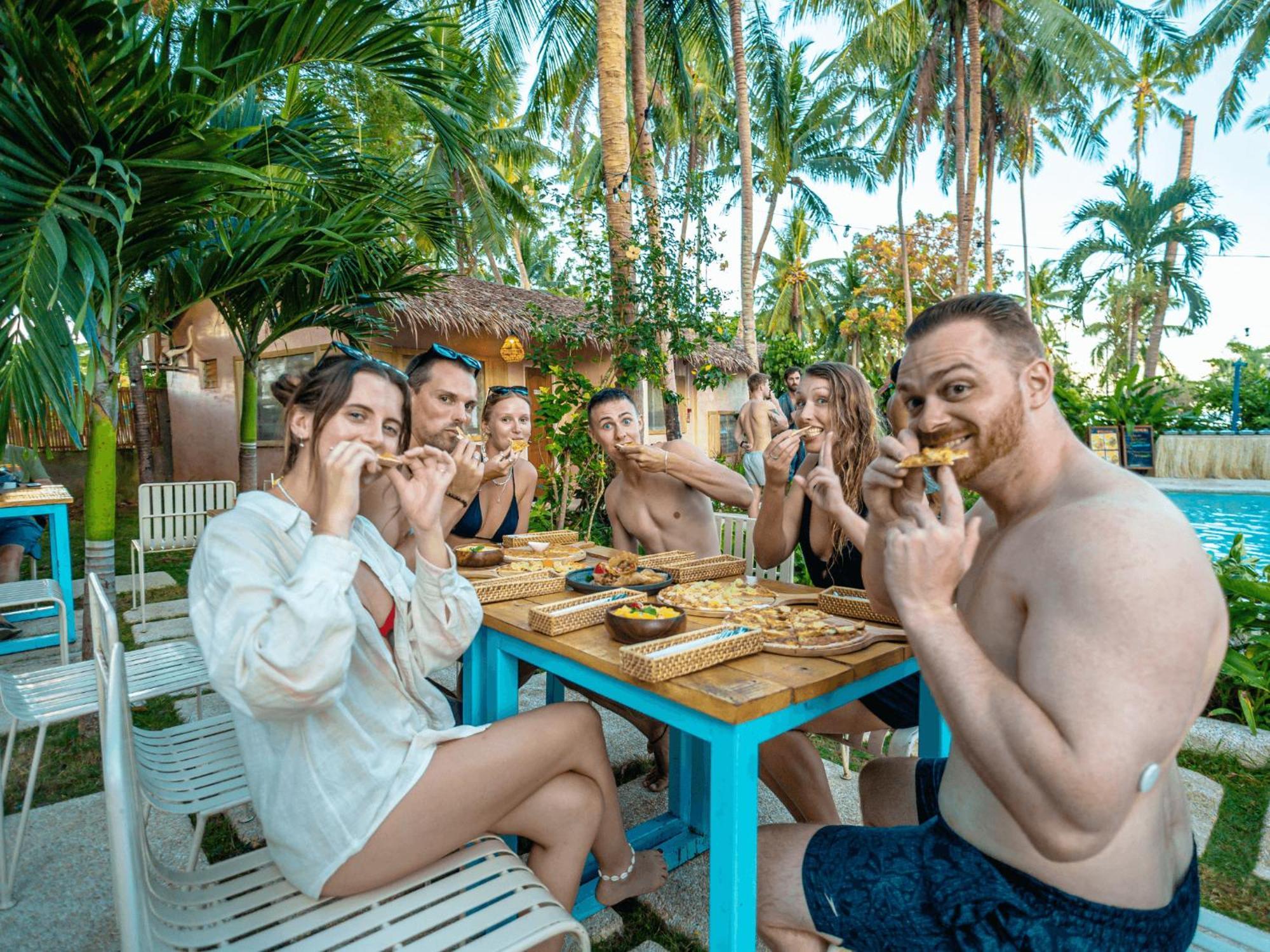 Mad Monkey Panglao Hostel ภายนอก รูปภาพ
