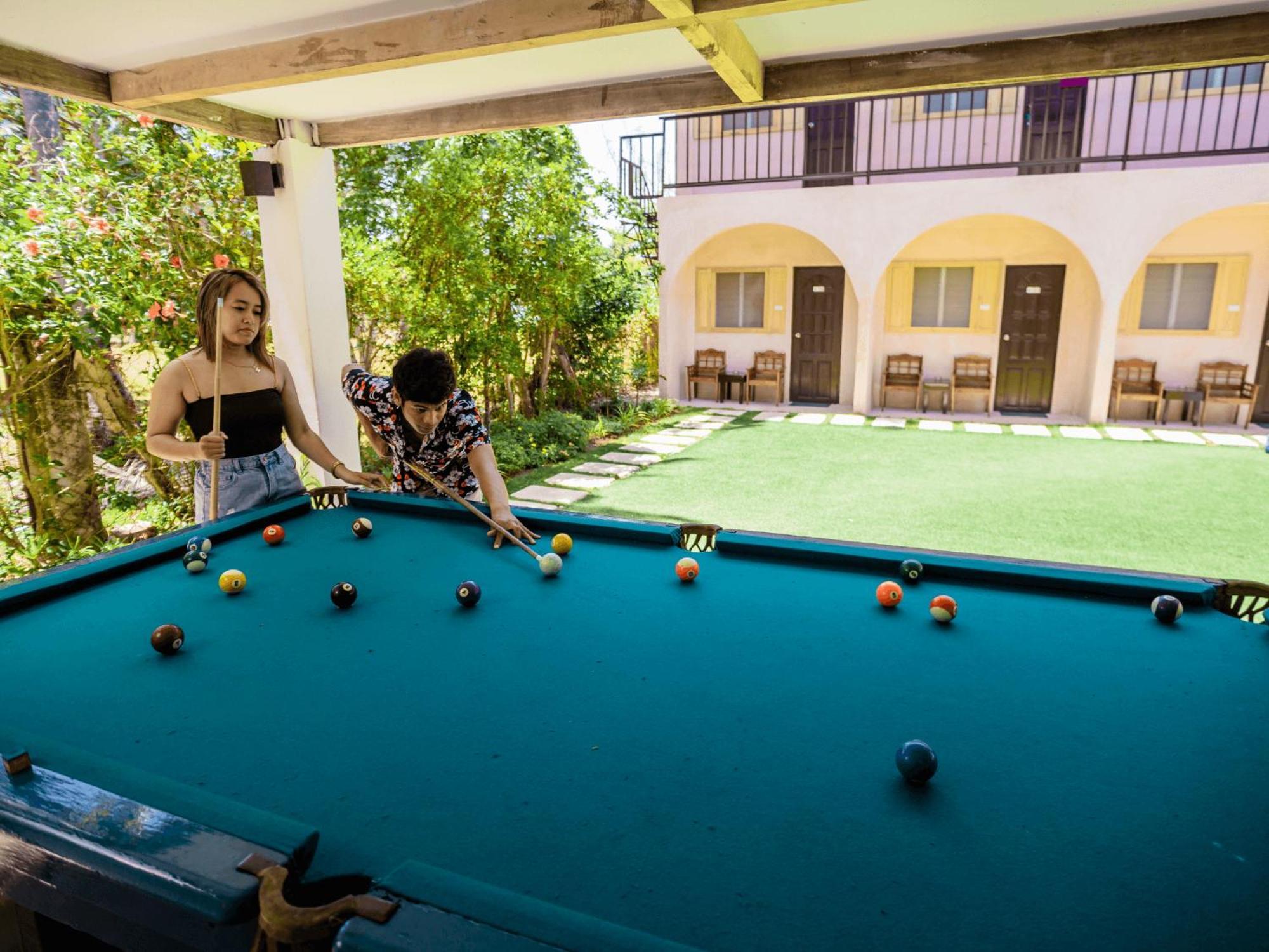 Mad Monkey Panglao Hostel ภายนอก รูปภาพ