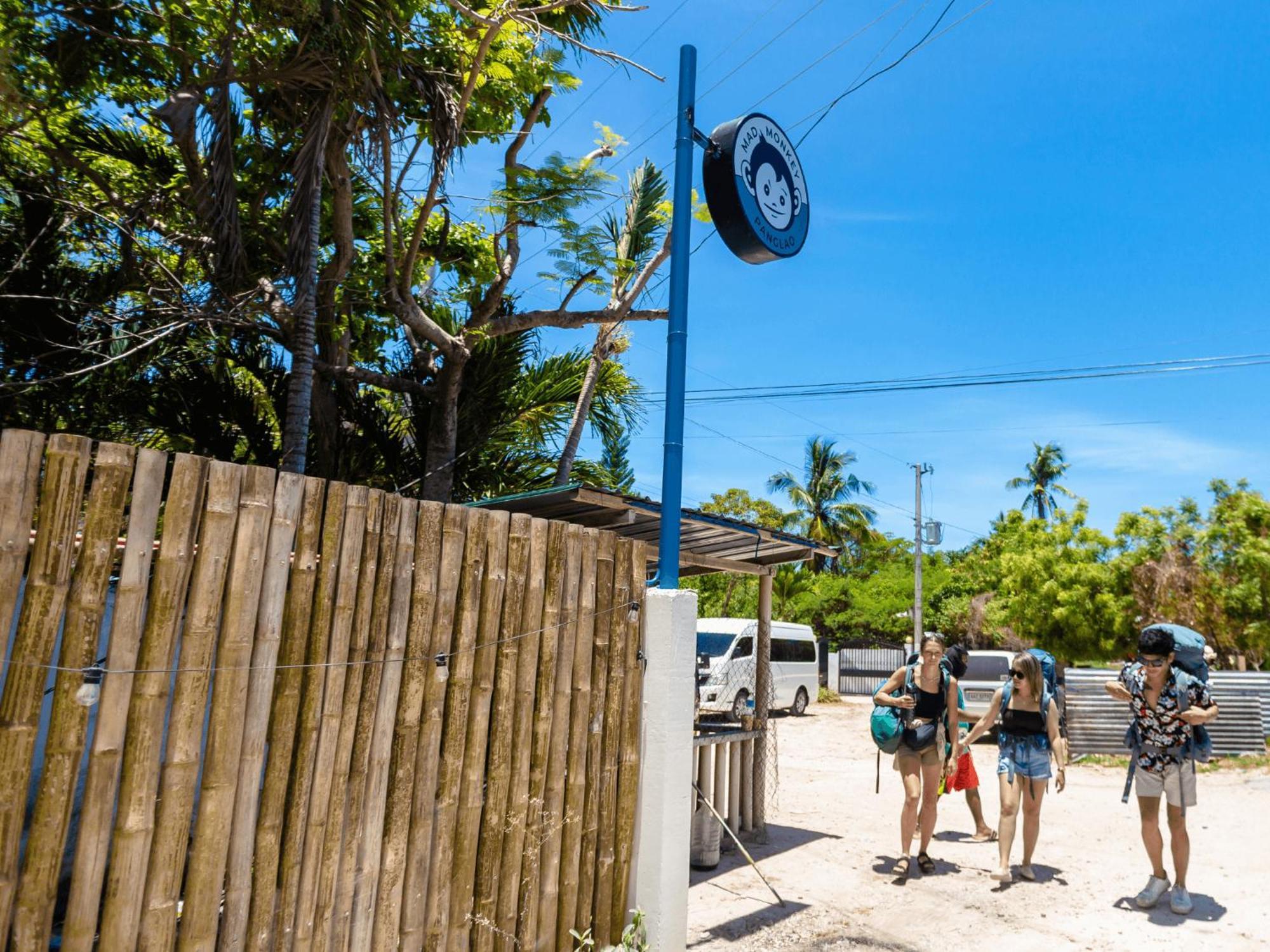 Mad Monkey Panglao Hostel ภายนอก รูปภาพ