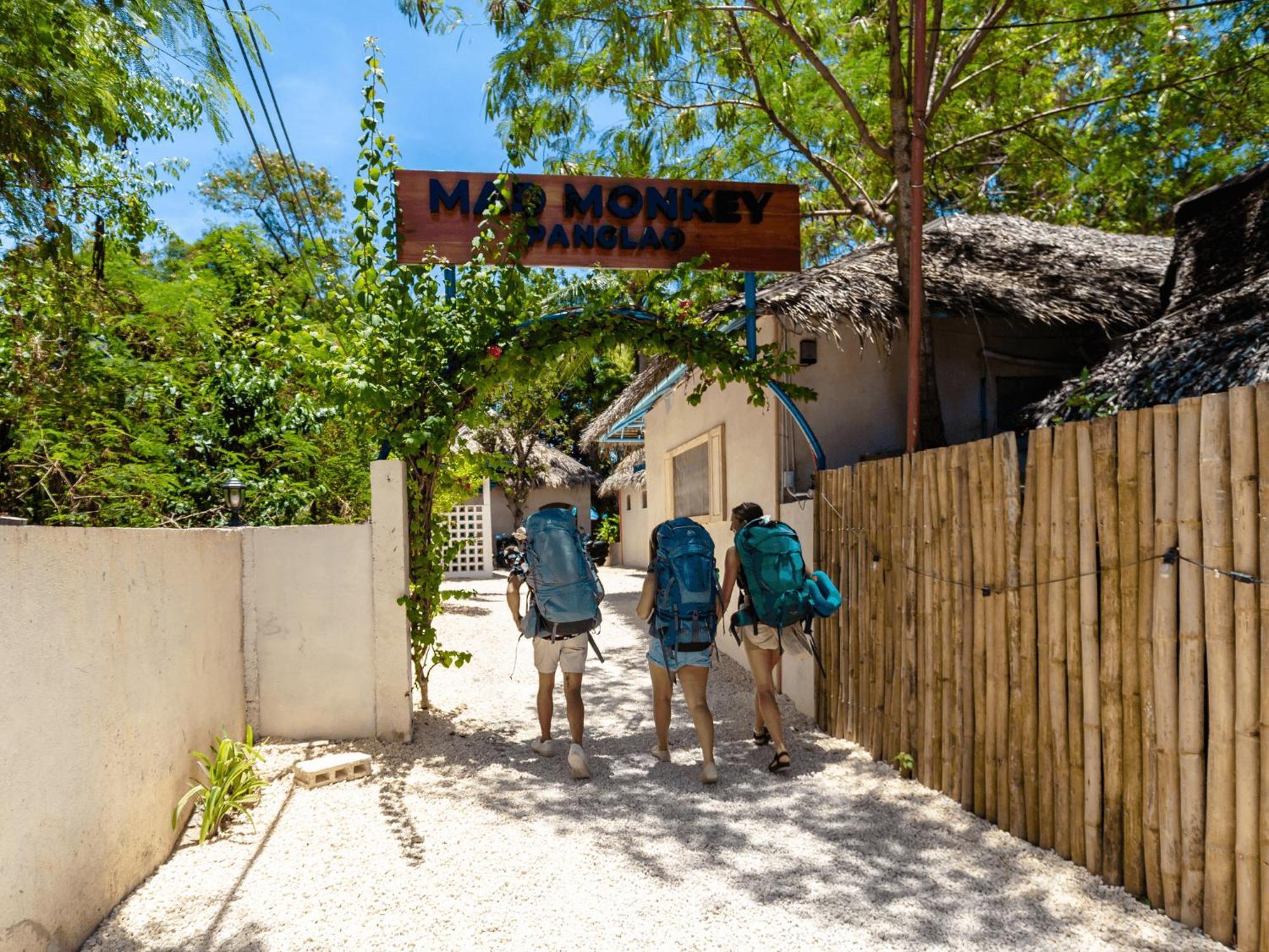 Mad Monkey Panglao Hostel ภายนอก รูปภาพ